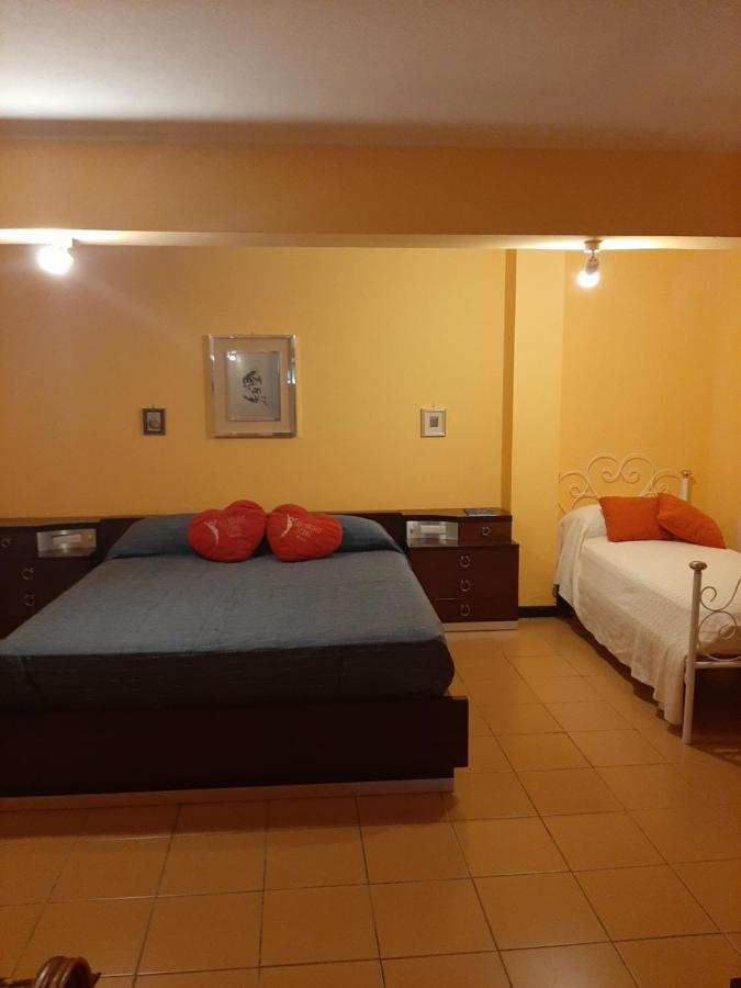 Lomarchi Holiday Home Каріні Екстер'єр фото
