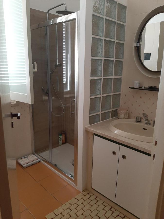Lomarchi Holiday Home Каріні Екстер'єр фото
