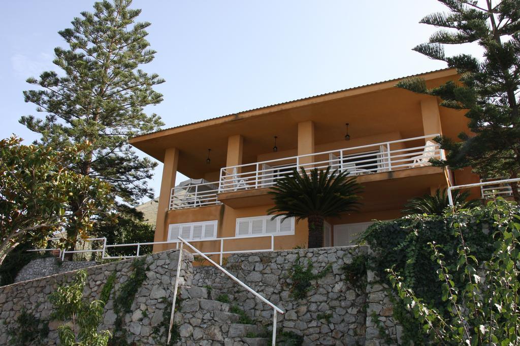 Lomarchi Holiday Home Каріні Екстер'єр фото
