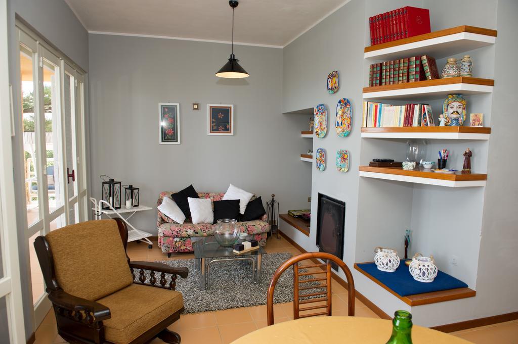 Lomarchi Holiday Home Каріні Екстер'єр фото