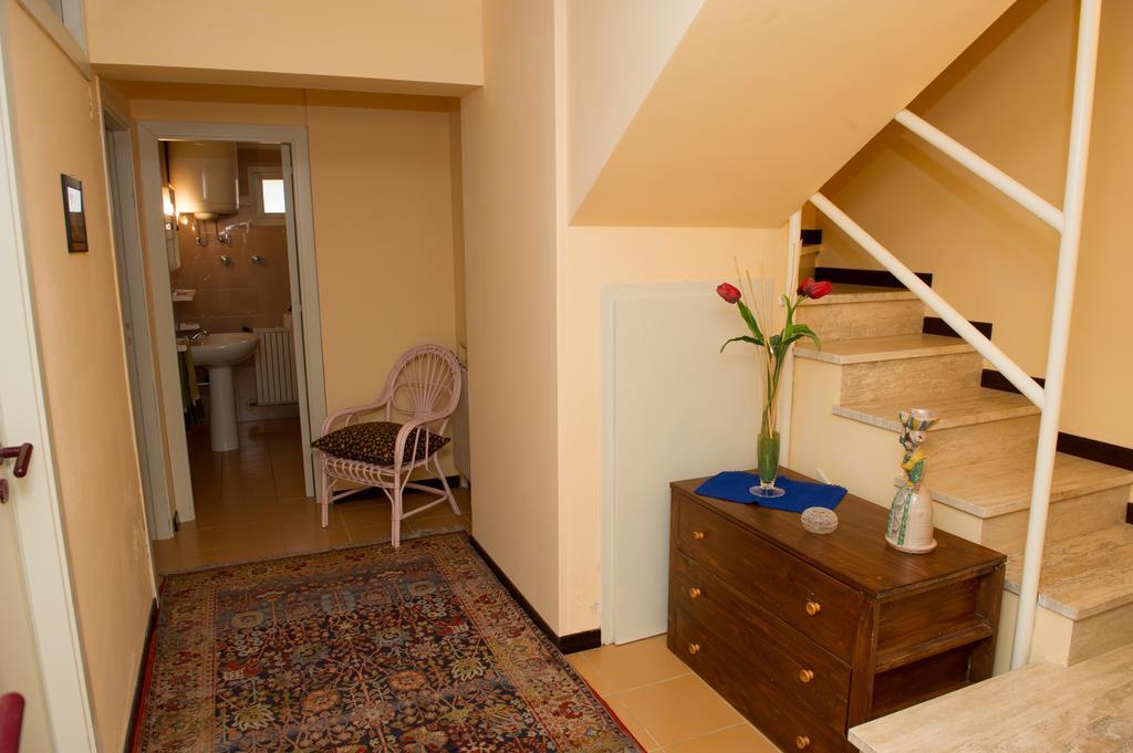 Lomarchi Holiday Home Каріні Екстер'єр фото