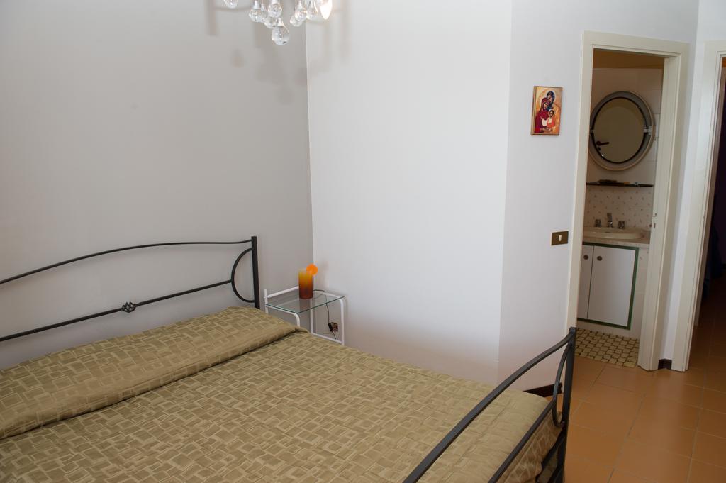 Lomarchi Holiday Home Каріні Екстер'єр фото