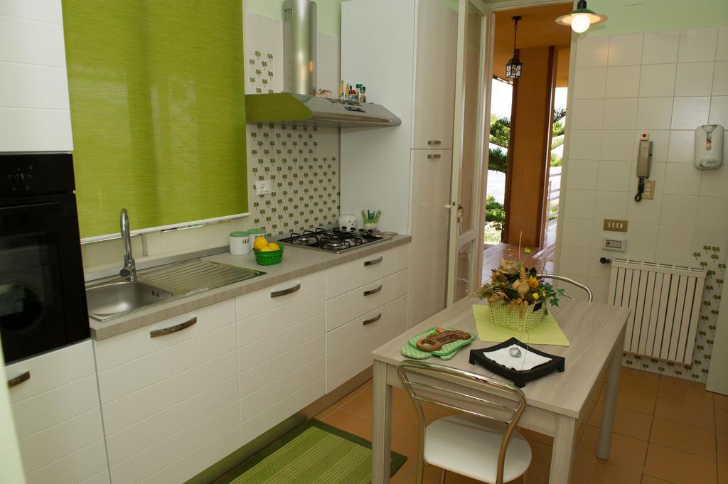 Lomarchi Holiday Home Каріні Екстер'єр фото