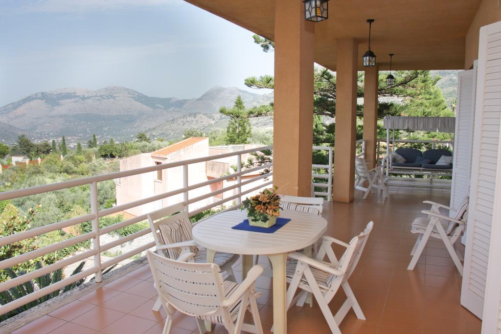 Lomarchi Holiday Home Каріні Екстер'єр фото
