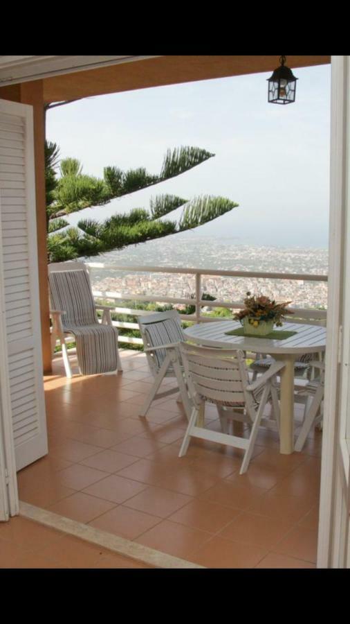 Lomarchi Holiday Home Каріні Екстер'єр фото